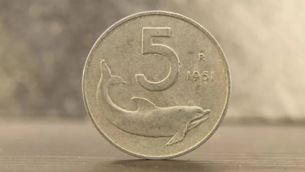 Hai queste 5 lire con il delfino del 1954? Ecco quanto valgono